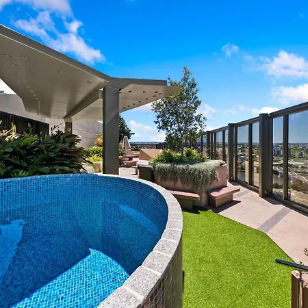 Stunning With Sunset Views, Car Park, Gym And Pool Apartment
