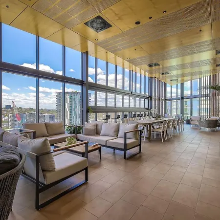 Stunning With Sunset Views, Car Park, Gym And Pool Apartment *