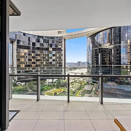 Queens Wharf - Beautiful 13th Floor Executive Apartment *
