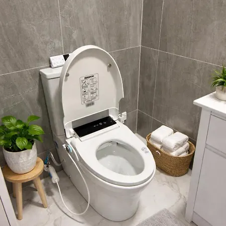 Rated Luxury Retreat With Free Private Parking Apartment