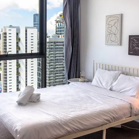 Apartment High Level 2 Bedroom With And River Views *