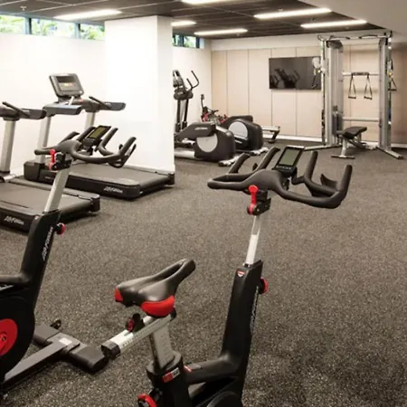 Modern Vibrant - 1 Bedroom Pool Gym Sauna Apartment Brisbane