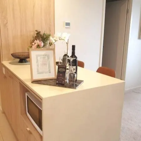 Inspired Serenity With River Views, Fast Wifi, Carpark, Gym, Rooftop Pool Apartment Brisbane