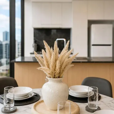 Level 22 Skyline Views With Sauna, Gym, Pool And Free Parking Apartment Brisbane