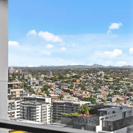 Breathtaking Sunset Views & Fantastic Location! Apartment Brisbane