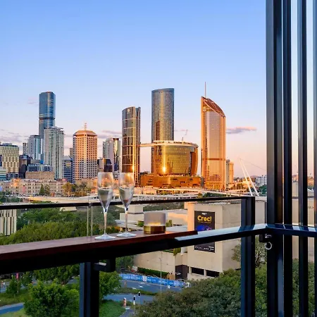 Apartment Panoramic Skyline - Walk To South Bank