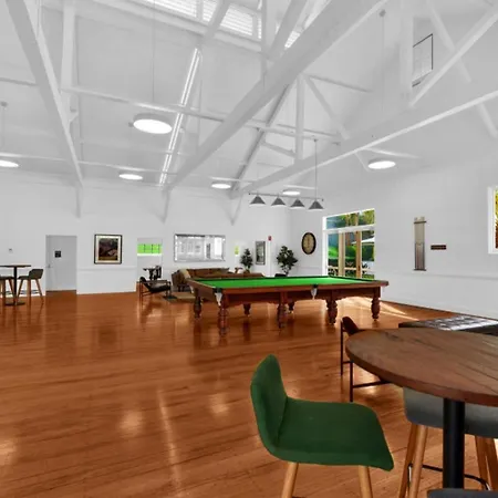 Valley Luxe - High Level Scenic Apartment *