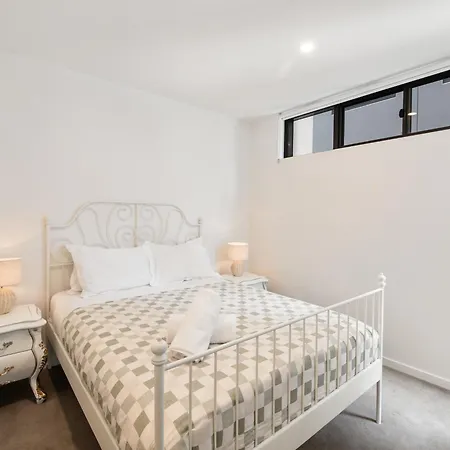 Convenient To Urban Living By Private Host * Brisbane