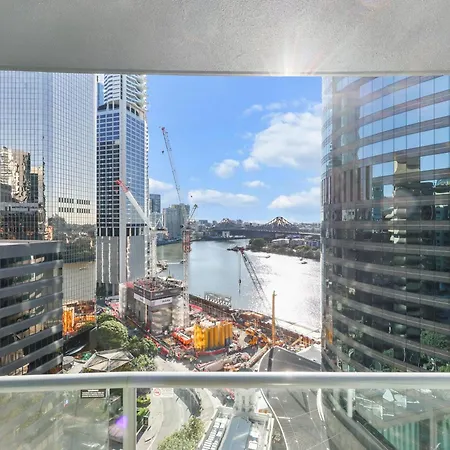 Apartment Full Water View - Sleeps 7 - Parking - Pool & Sauna Brisbane