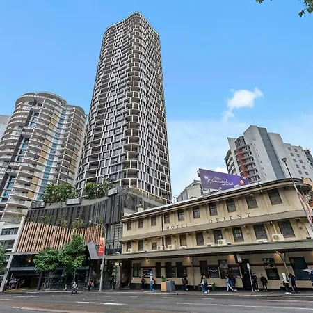 Apartment Modern 2br With River Views, Rooftop Pool, Parking *