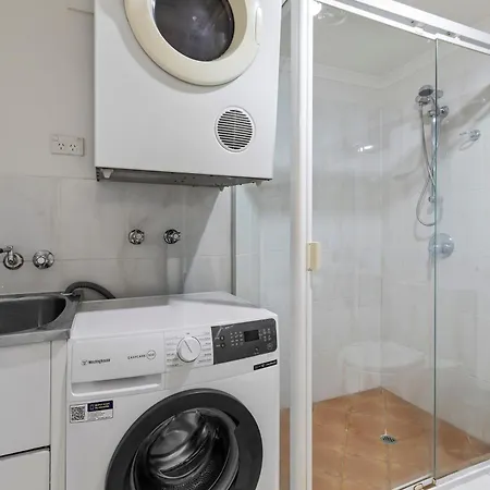 Apartment Bright 2br With Parking, Balcony & Wifi *