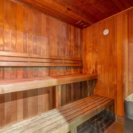 Urban Retreat 1bed-1bath-study-balcony-1car * Brisbane