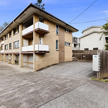 Apartment Balcony 2-bed In Ashgrove Brisbane