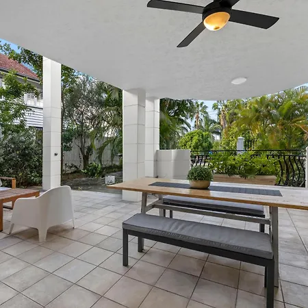 Sunny & Cozy 2br With Wifi, Parking & Balcony