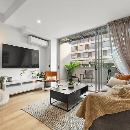 Apartment 2 Level Skyloft - Pool - Sleeps 6 - Baby Brisbane