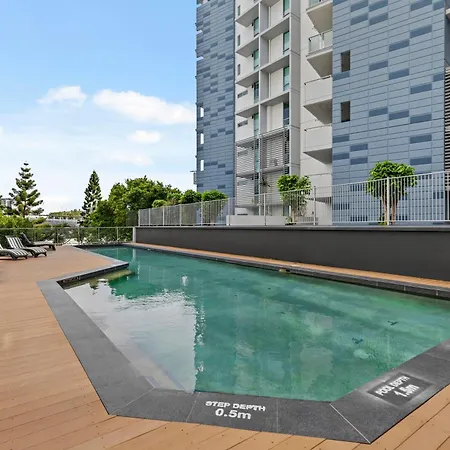 Apartment Bright With River View, Pool, Gym & Balcony *