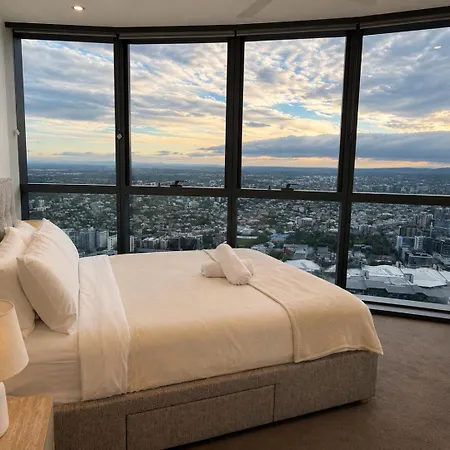 63 Floors Up & A Million-dollar View W/ Carpark Apartment *