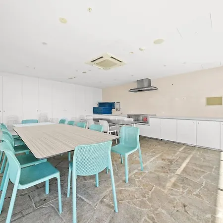 Johnson - Modern Brisbanecity-fringe W Parking Apartment Brisbane