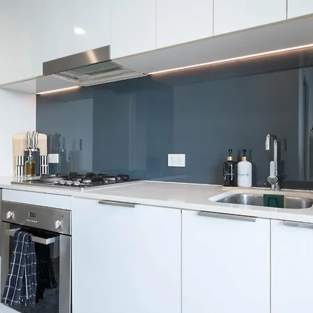 The Valley Nest - Free Parking - Infinity Pool Apartment Brisbane