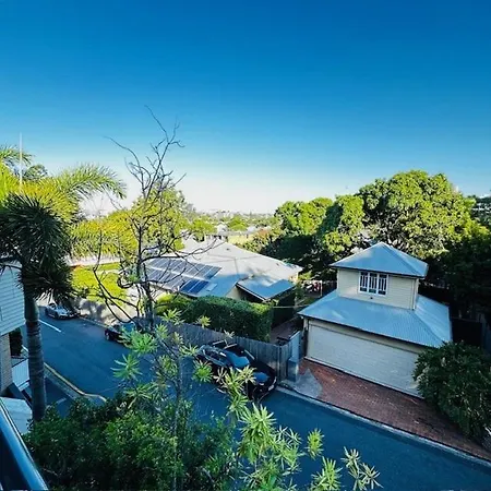 Mid-century Kangaroo Point - 1br Apartment, Walk To Cbd, River & The Gabba