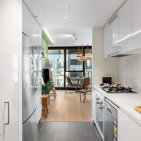 Sky Tower Luxe Retreat Pool & Gym Apartment