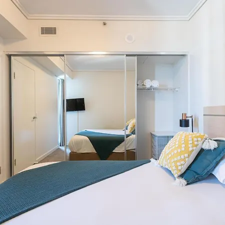 Chic 1br Retreat Heart Of Pool&gym Views Apartment