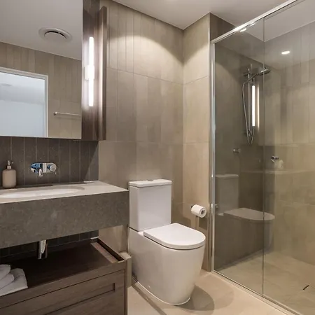 Apartment Sky High Luxury 2 Bedroom Cbd With Pool Gym And River Views