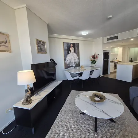 The Gilded Gallery I Art-inspired Luxe Retreat * Brisbane