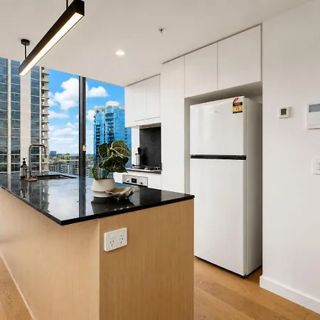 Level 22 Skyline Views With Sauna, Gym, Pool And Free Parking Apartment *