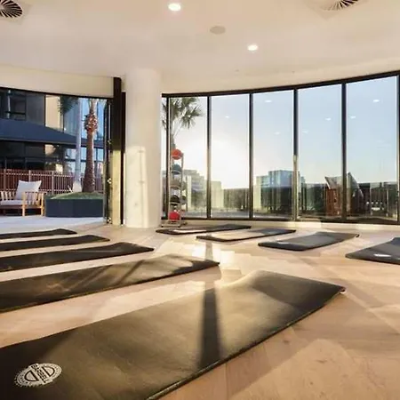 Rooftop Infinity Pool Heated Pool, Gym, Free Parking &