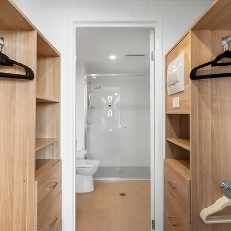 Fortitude Valley Hideaway - 2Br Apartment With Balcony & 2 Free Car Bays Apartment *
