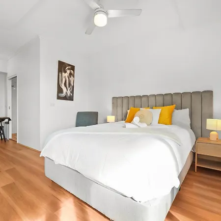 Apartment Entire Unit - 2 Pools - Sauna - Park - Cbd Views - Baby Ready