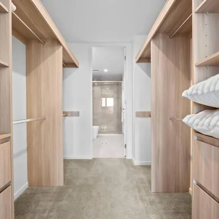 Apartment Skyhigh Retreat View And Shopping At Your Doorstep *