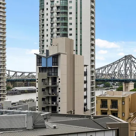 Modern 2br With River Views, Rooftop Pool, Parking