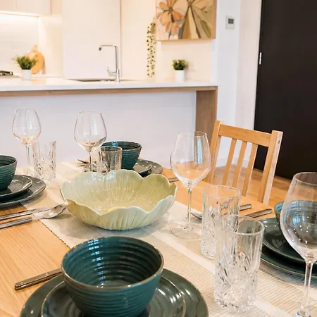 Skyline Sanctuary Luxe Valley Apartment