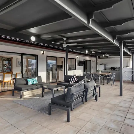 Spacious 2br With Wifi, Parking & Huge Balcony Apartment *