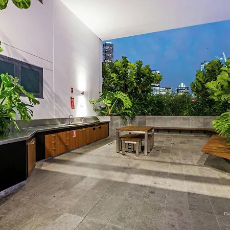 Southbank With Pool, Sauna & Parking Apartment