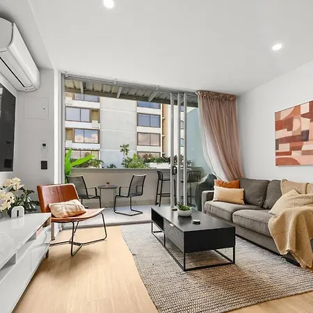 2 Level Skyloft - Pool - Sleeps 6 - Baby Apartment Brisbane