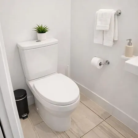 2br Night Life -pool-parking-rooftop-intercom Apartment Brisbane