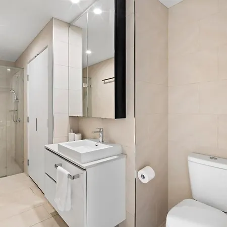 Two Bedroom Retreat With Pool, Gym And Parking Apartment