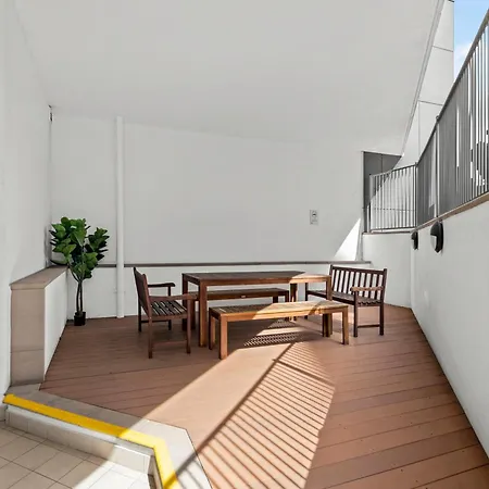 Apartment Bright With River View, Pool, Gym & Balcony Brisbane