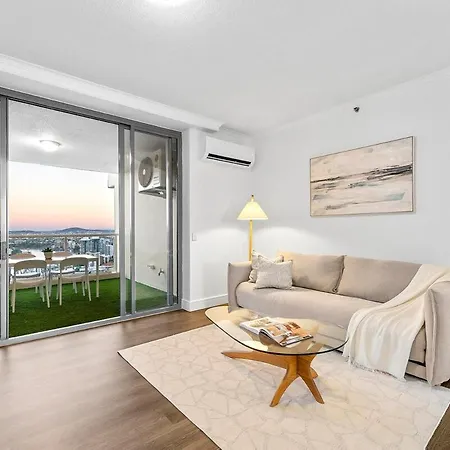 Apartment Penthouse Style - Story Bridge Views - Sleeps 8 - Baby Friendly Brisbane