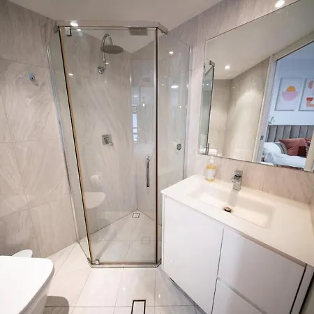 Stylish Rivr Front Lux2bdr2bath Pool Ac Parking