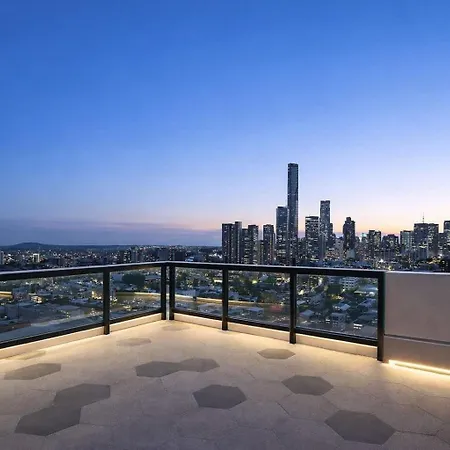 2br Utopia Fortitude Valley -pool-rooftop-king Bed Brisbane