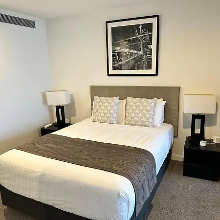 2br W Pool And Parking Near Suncorp Riverview Apartment
