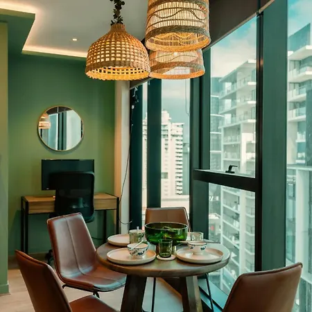 Apartment Sky Tower Luxe Retreat Pool & Gym