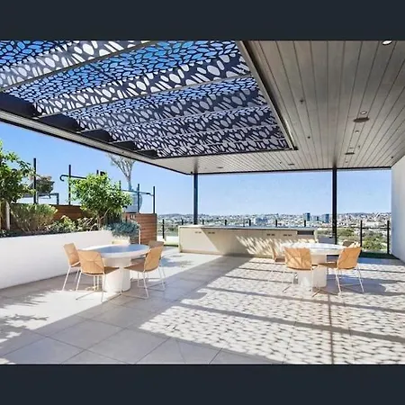 Modern 2br And Pool With South Square *