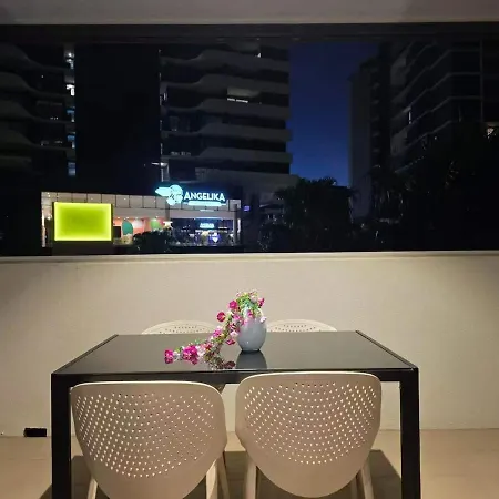 Apartment Modern 2br And Pool With South Square *