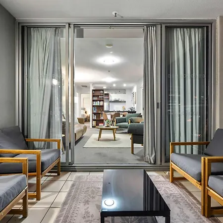 Stylish 2 Bed 2 Bath Balcony Parking Pool & Gym Brisbane