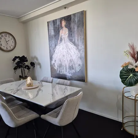 Apartment The Gilded Gallery I Art-inspired Luxe Retreat